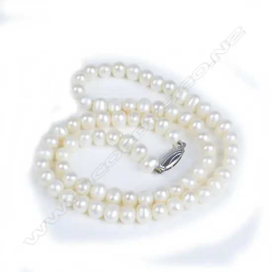 A single strand necklace of cultured freshwater pearls