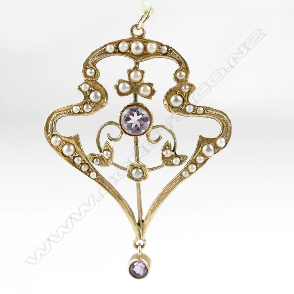 An Edwardian Art Nouveau 9ct. gold pearl and amethyst pendant Image 1++