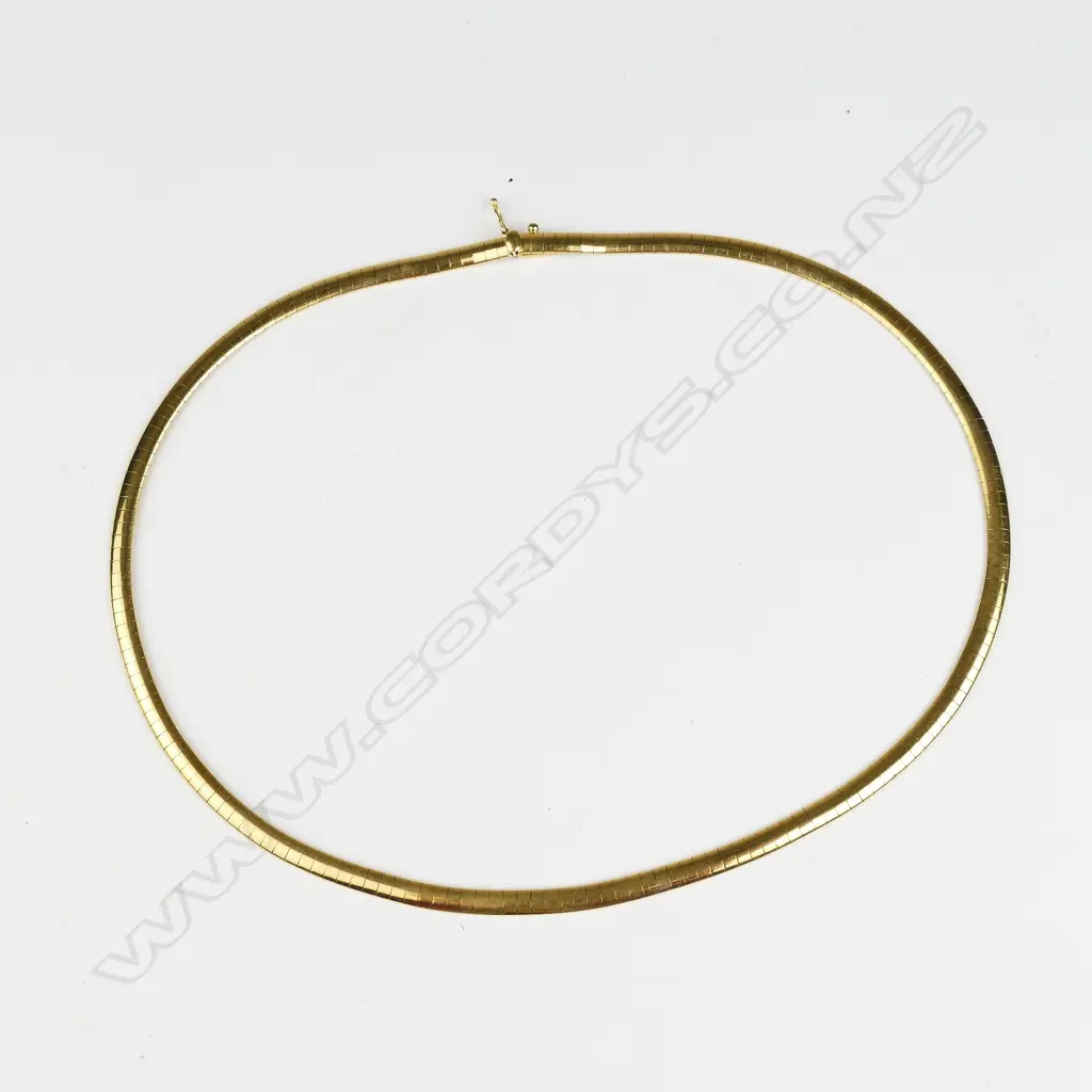 An 18ct. gold necklace Image 1++