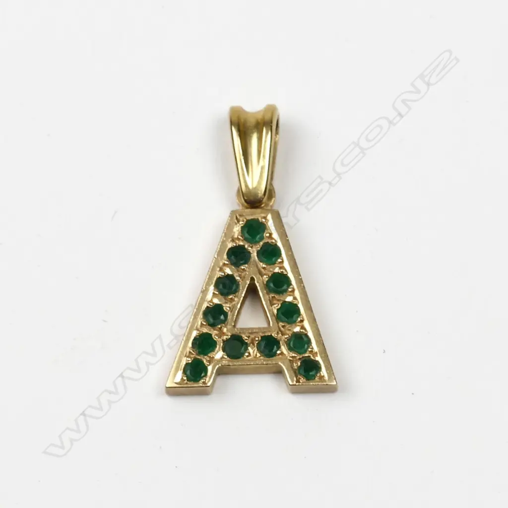 A 9ct. gold and emerald pendant Image 1++