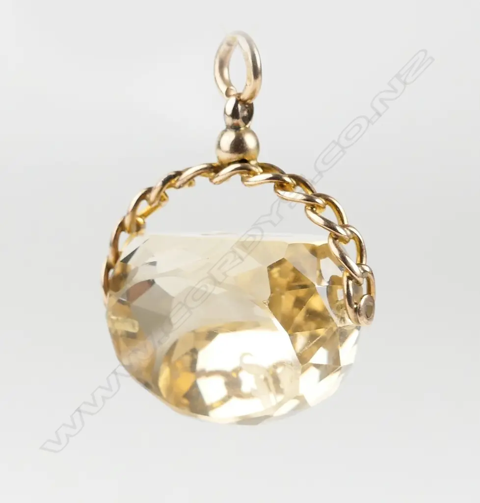 A 9ct. gold and citrine fob spinner Image 1++