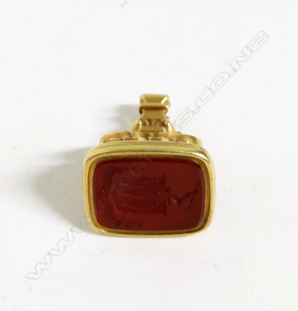 A 15ct. gold seal Image 1++