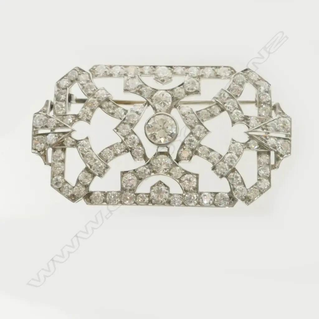 An impressive Art Deco platinum and diamond brooch Image 1++