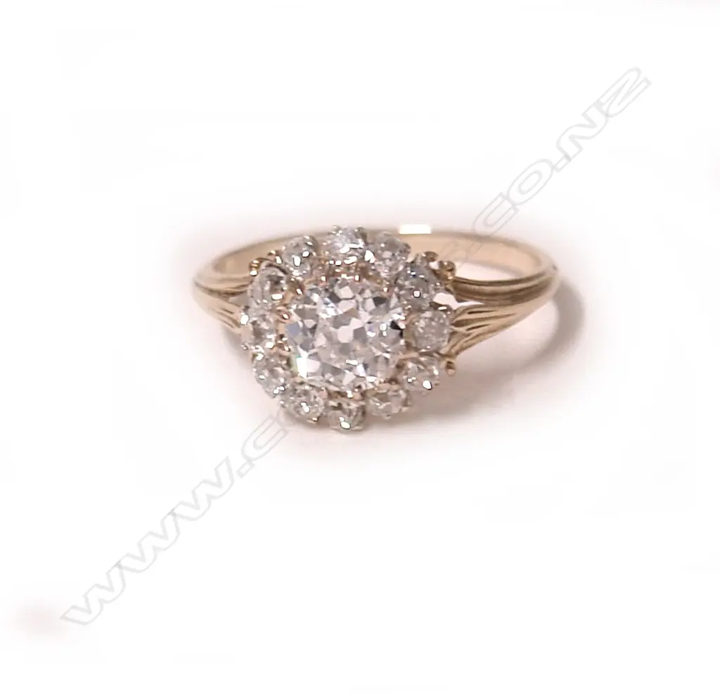 A Georgian 18ct. yellow gold and diamond cluster ring Image 1++