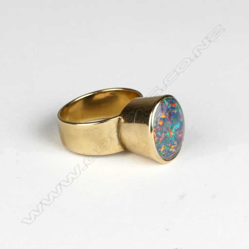 A retro 9ct. gold and opal ring Image 1++