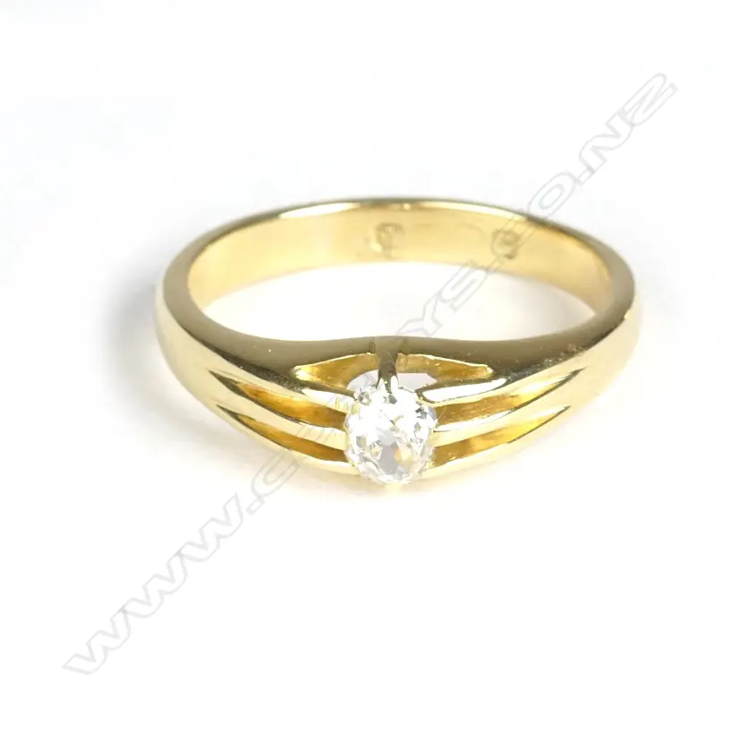 A vintage 18ct. yellow gold solitaire diamond ring Image 1++