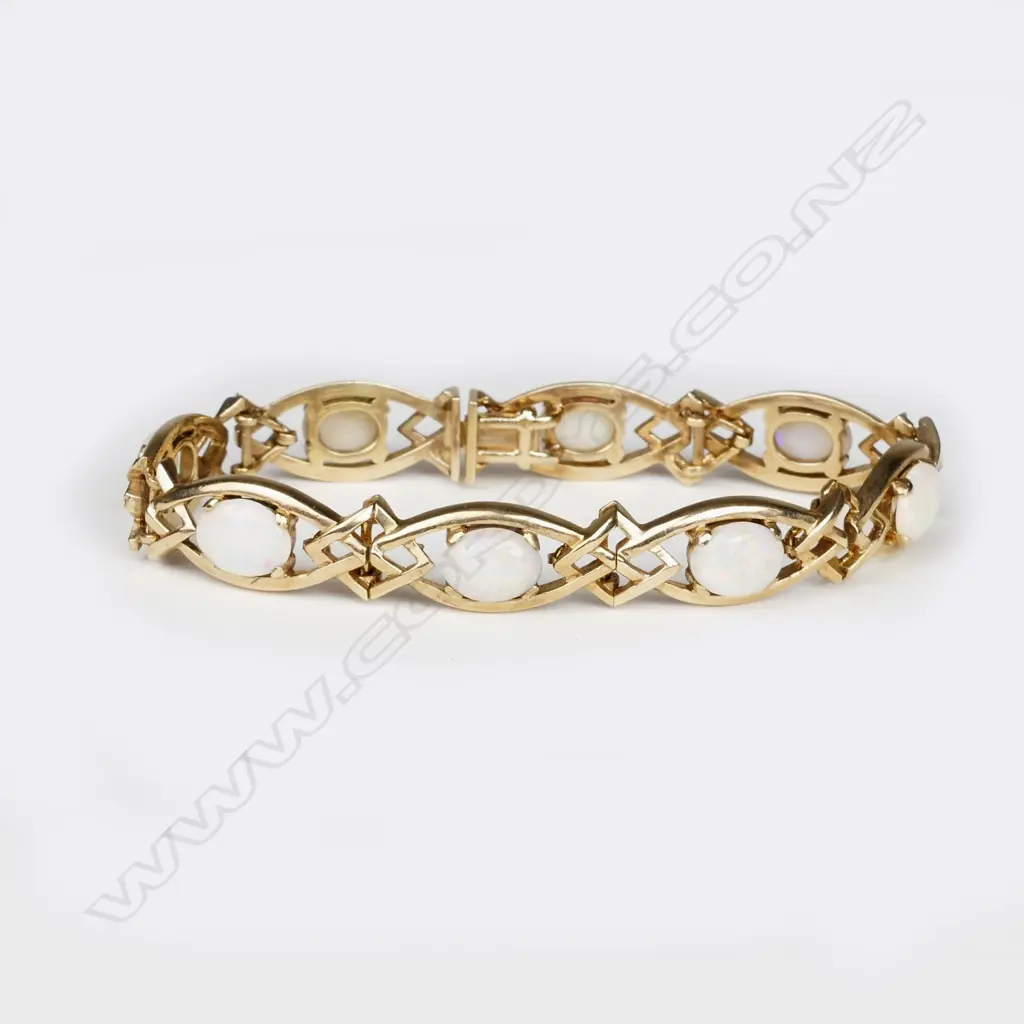 A 9ct. gold and opal bracelet Image 1++