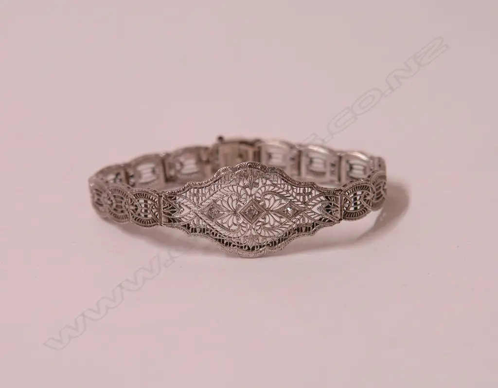 A vintage Art Deco style SILVER filigree lady's bracelet Image 1++