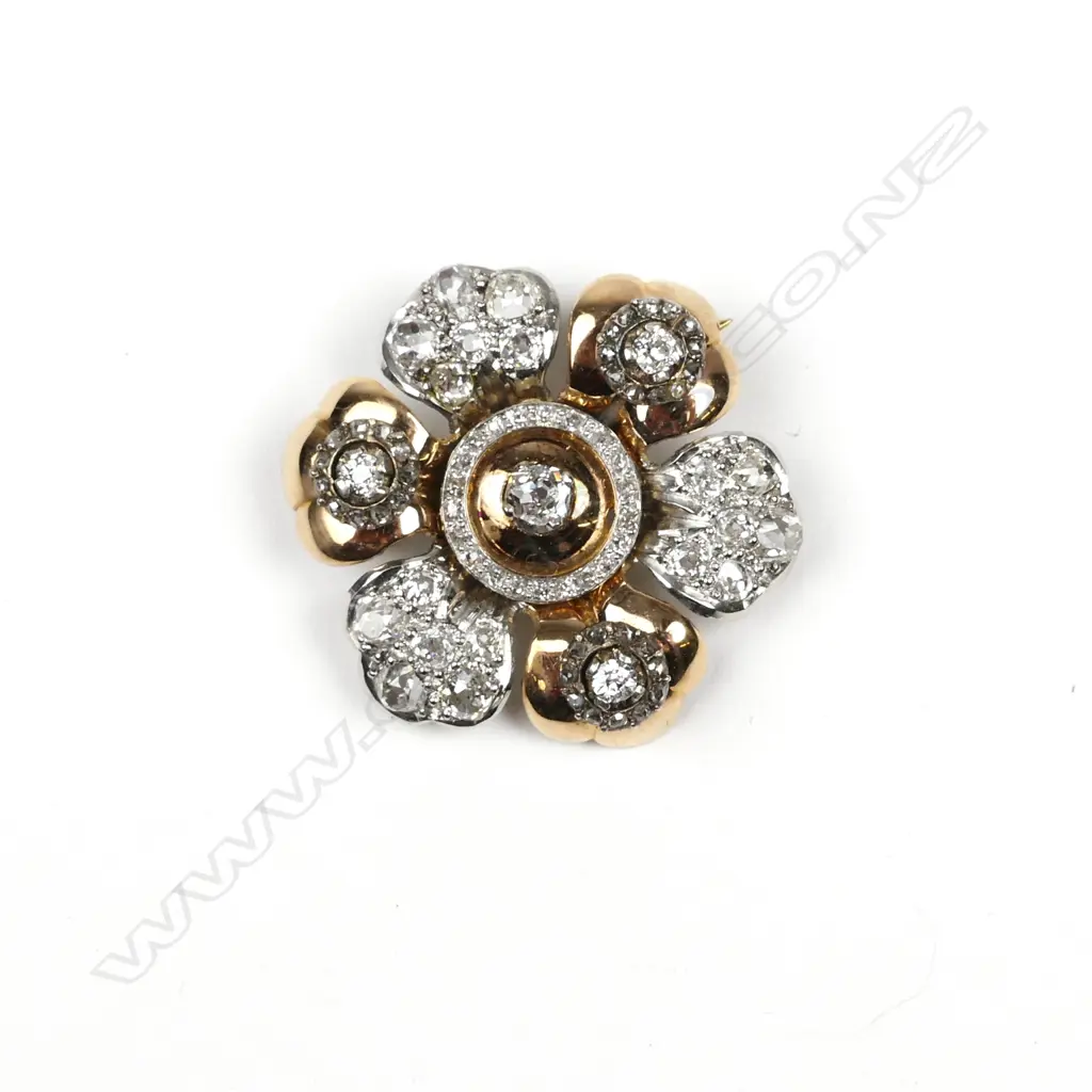 An estate 18ct. gold platinum and diamond Victorian style brooch Image 1++