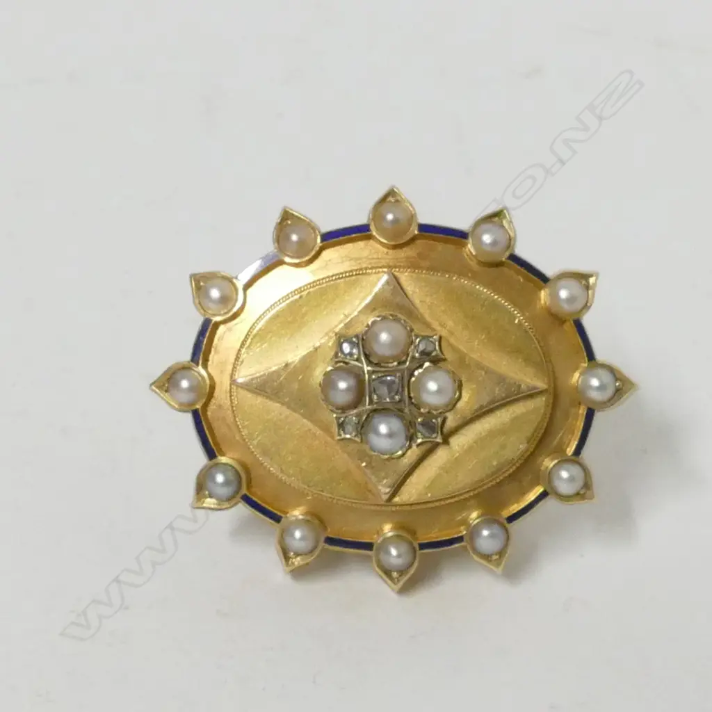 A Victorian gold pearl and diamond brooch Image 1++