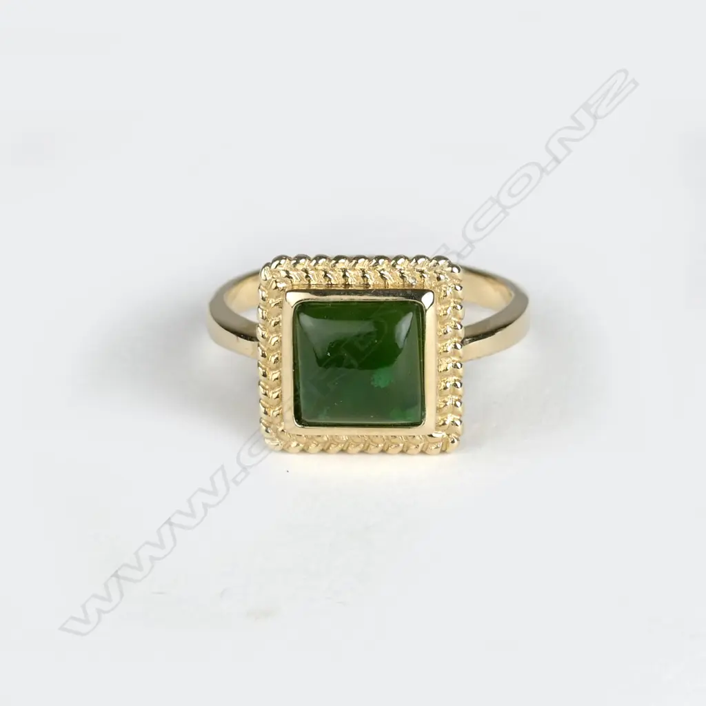 A 14ct. gold and pounamu ring Image 1++