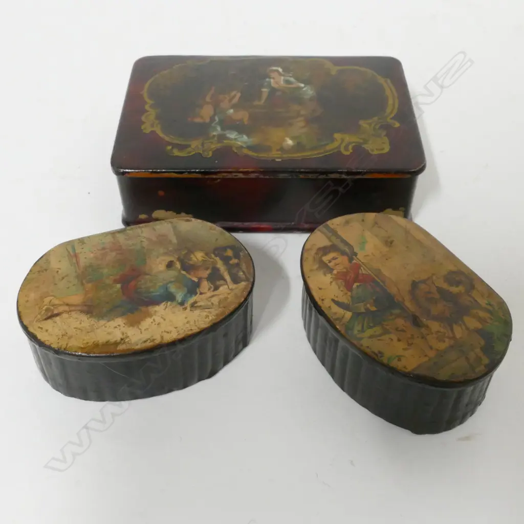 Three 19thC papier maché snuff boxes Image 1++