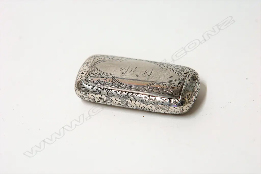A Victorian silver snuff box Image 1++