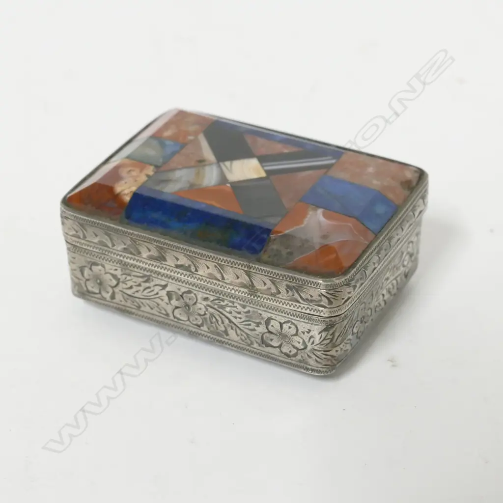 A 19thC silver and agate snuff box Image 1++