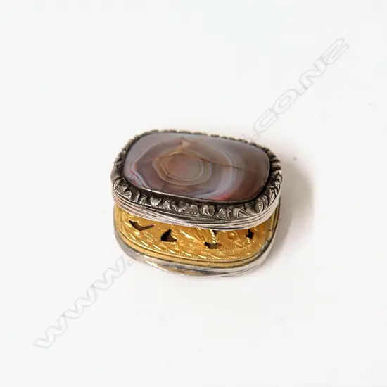 An early 19thC Scottish provincial silver and banded agate vinaigrette