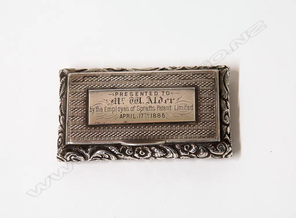 A George IV silver presentation snuff box Image 1++