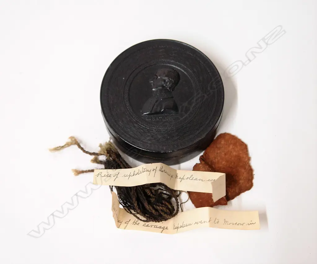 An early 19thC pressed and black lacquered 'Bonaparte' snuff box Image 1++