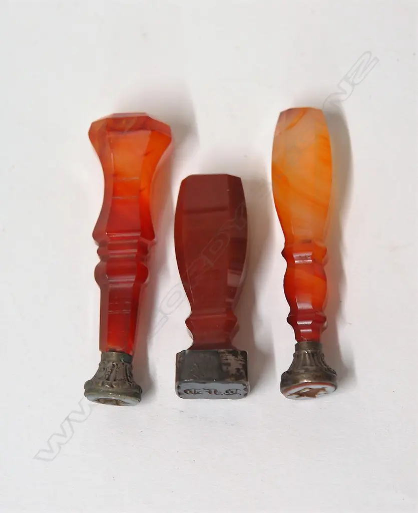 Three early 19thC agate handled wax seals Image 1++