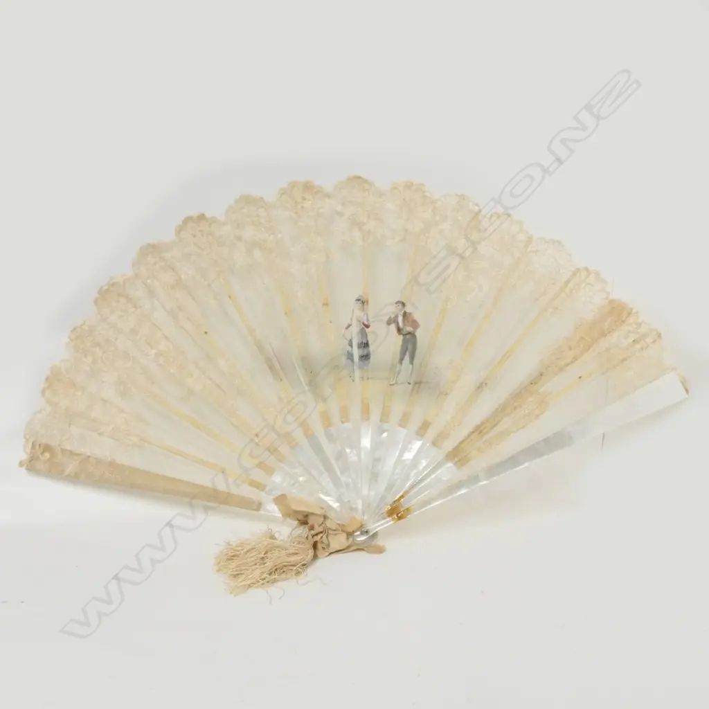 A 19thC mother of pearl and lace fan Image 1++