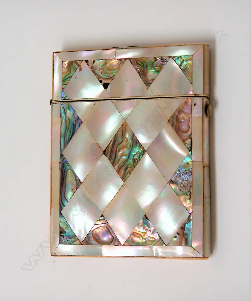 A Victorian flip-top card case Image 1++