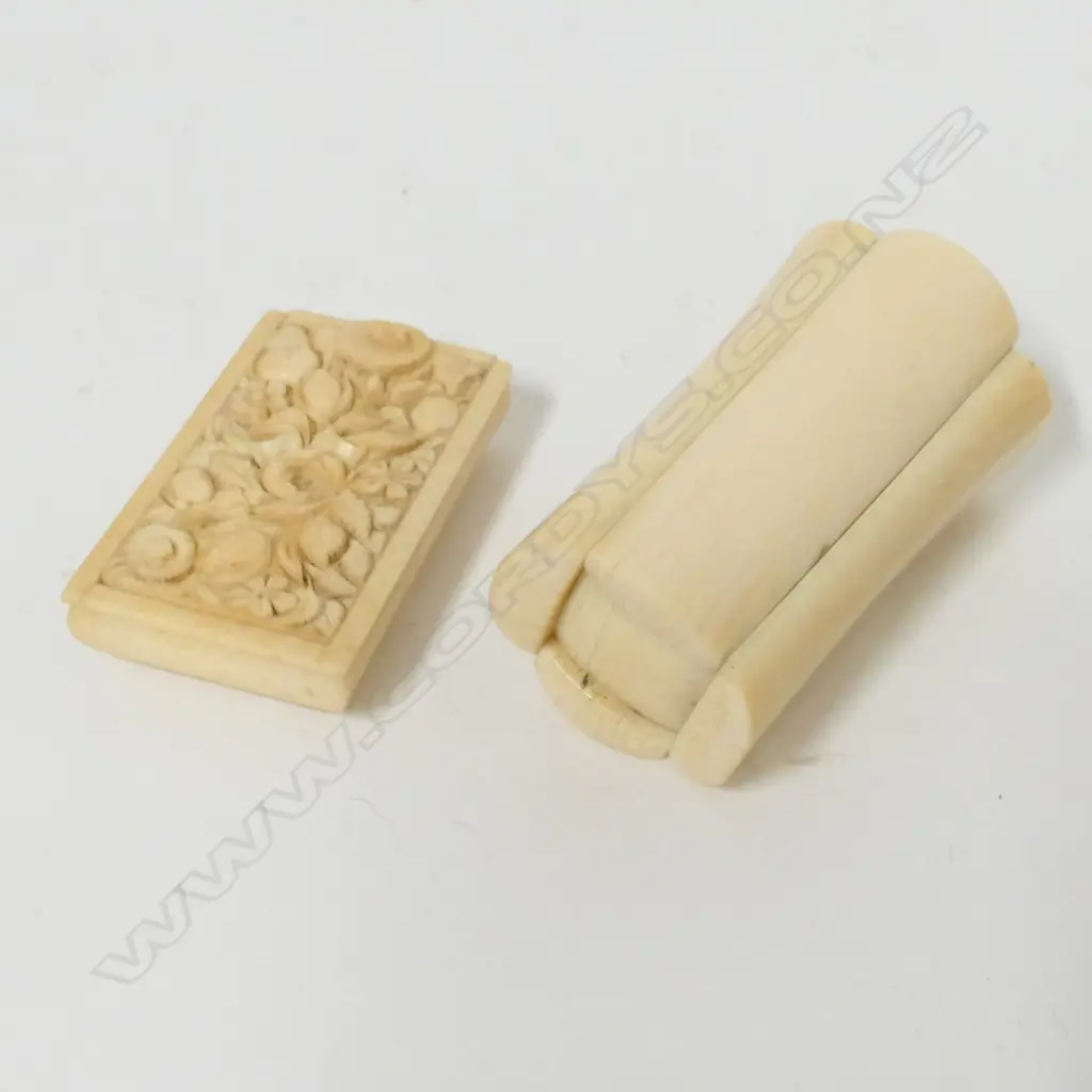 Two small ivory boxes Image 1++
