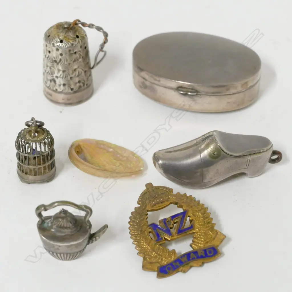 Five small silver trinkets Image 1++