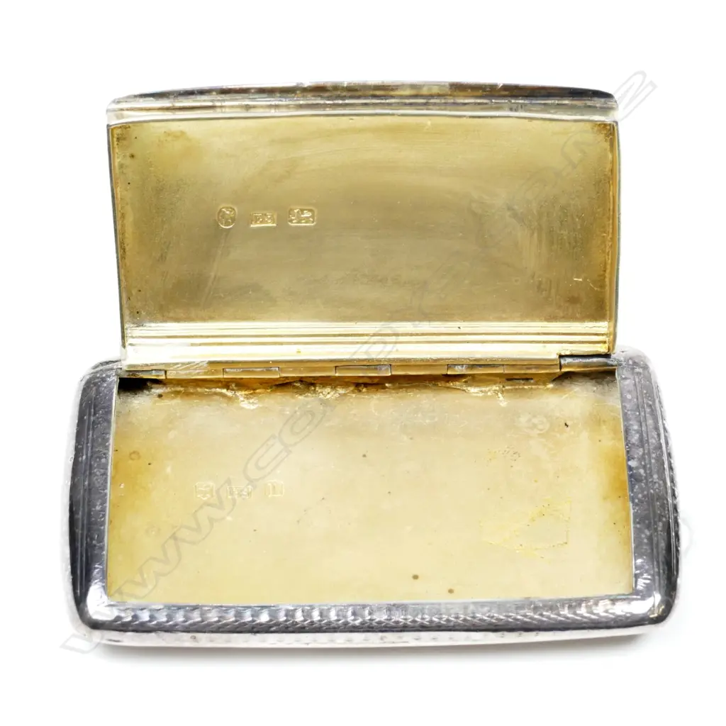 A Victorian silver snuff box Image 1++