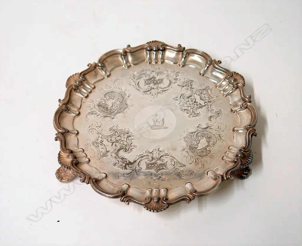 An early 19thC silver plate Fox crested salver Image 1++