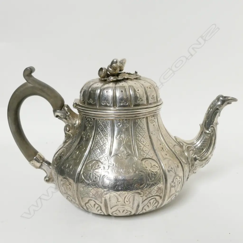 An early Victorian silver teapot Image 1++