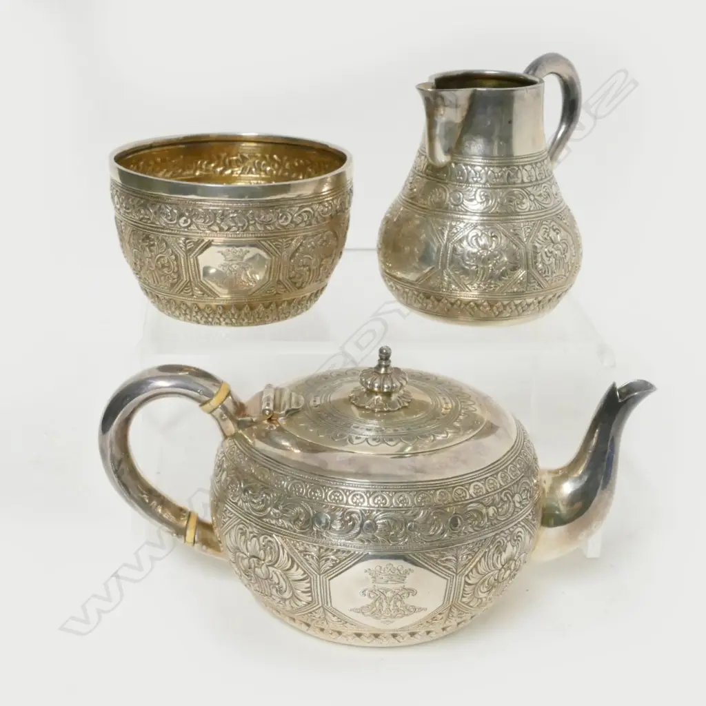 A Victorian silver bachelor's three-piece tea set Image 1++