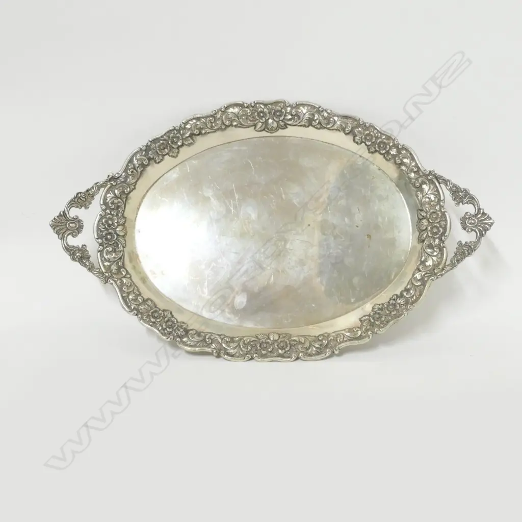 A Continental 900 standard silver tray Image 1++