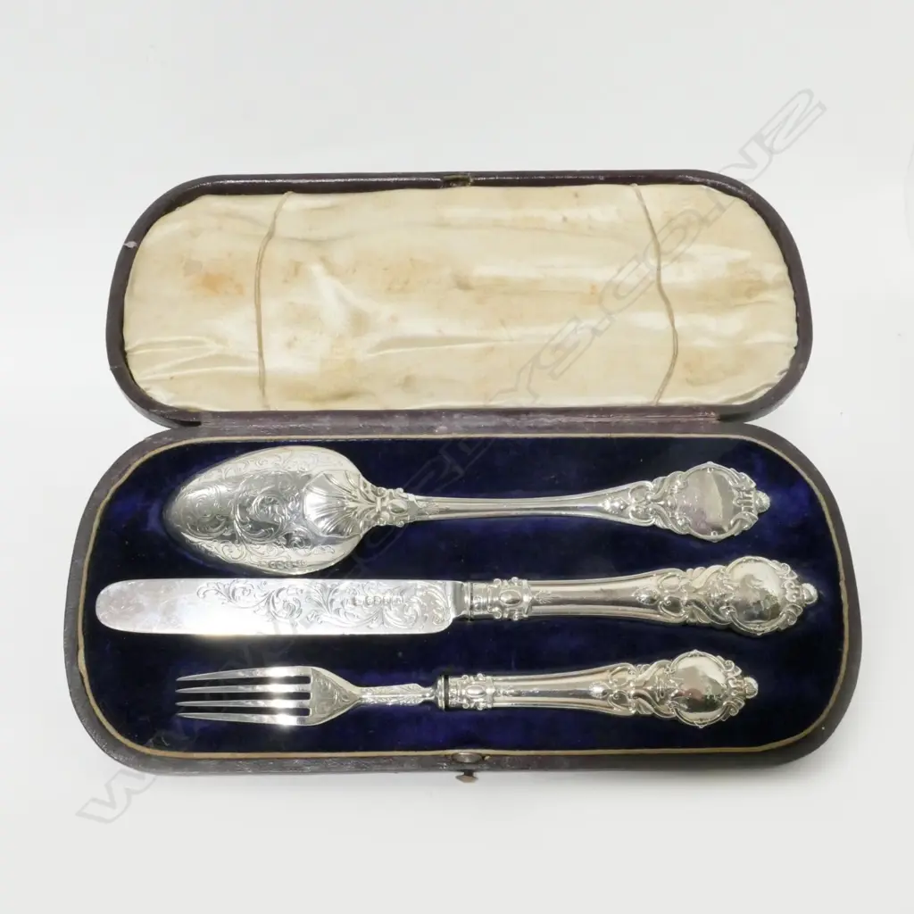 A mid-Victorian silver christening set Image 1++