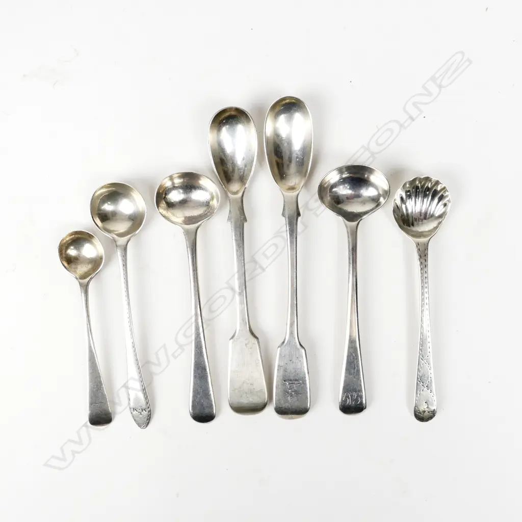 Two fiddle pattern silver mustard spoons and four Old English silver salt spoons Image 1++
