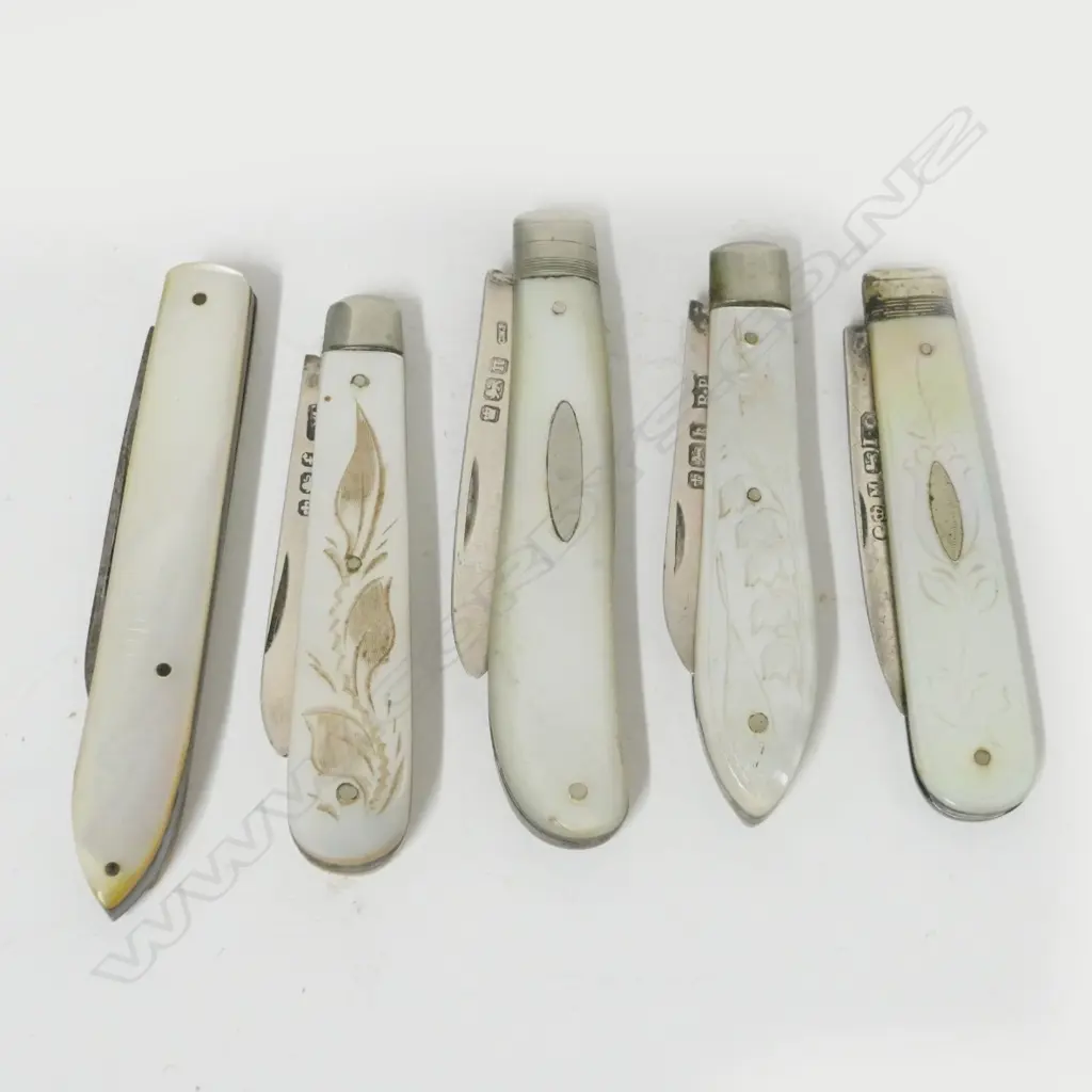 A collection of five mother-of-pearl and silver folding fruit knives Image 1++