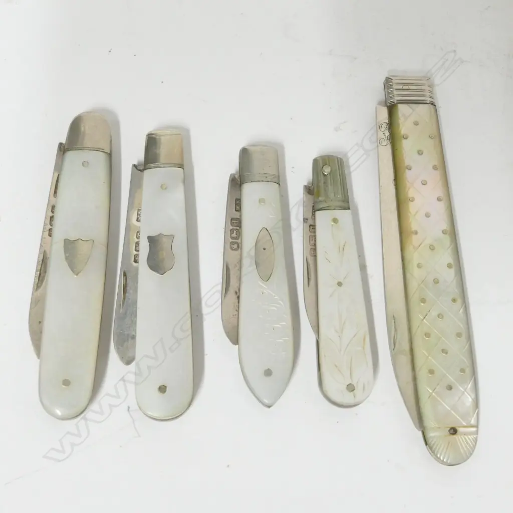 A collection of five mother-of-pearl and silver folding fruit knives Image 1++