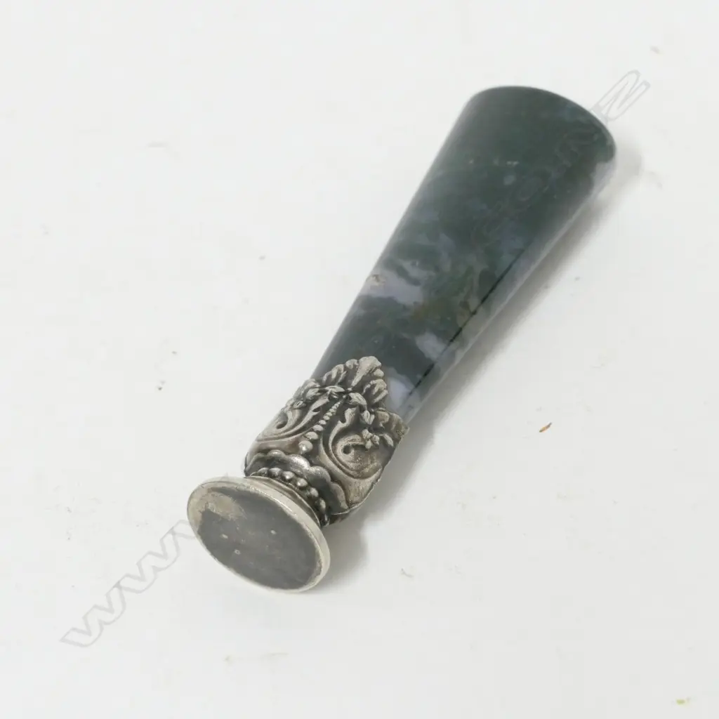 A Continental silver and agate handled desk seal Image 1++