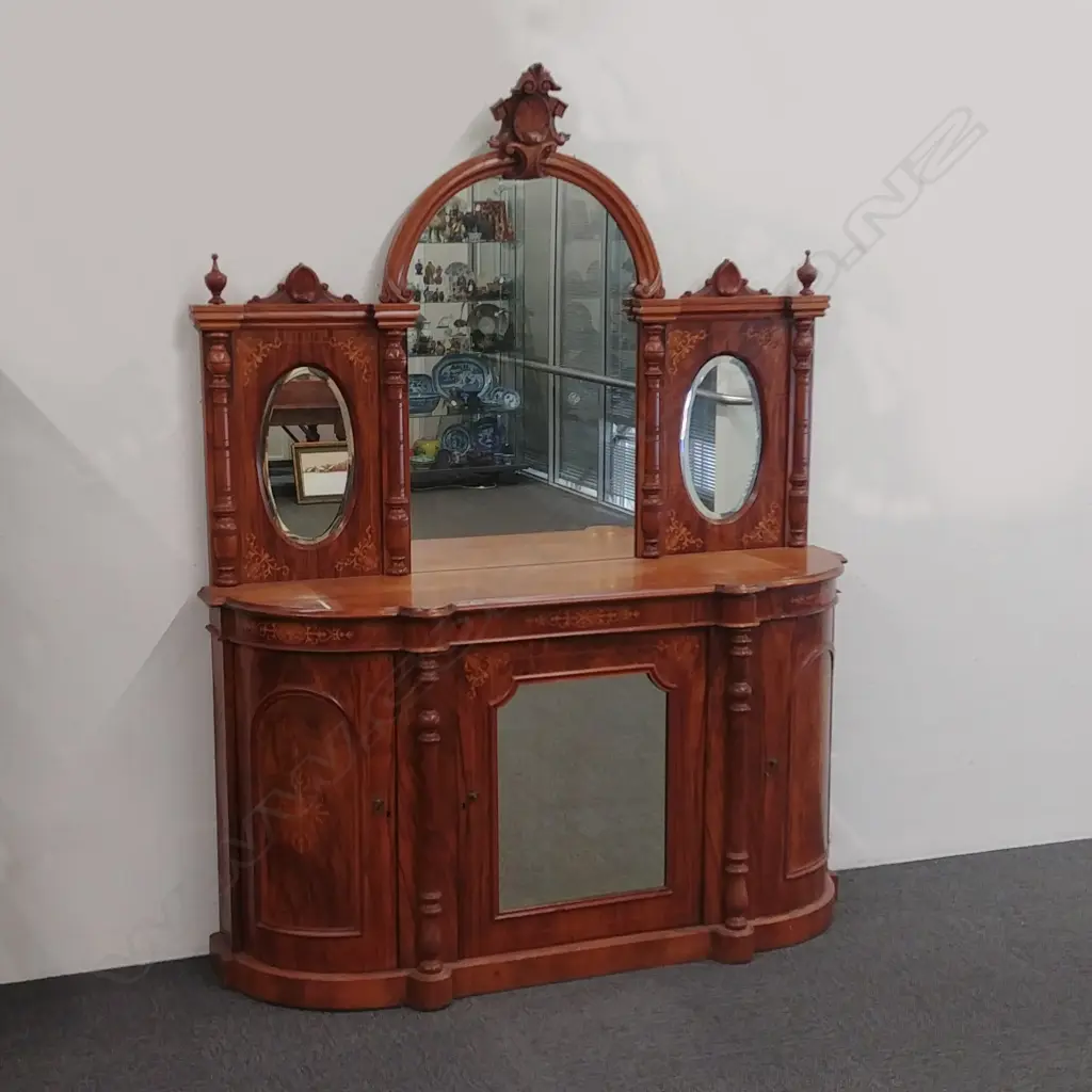 A Victorian walnut mirror-back credenza Image 1++