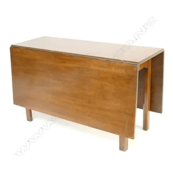 A Georgian mahogany drop-leaf table