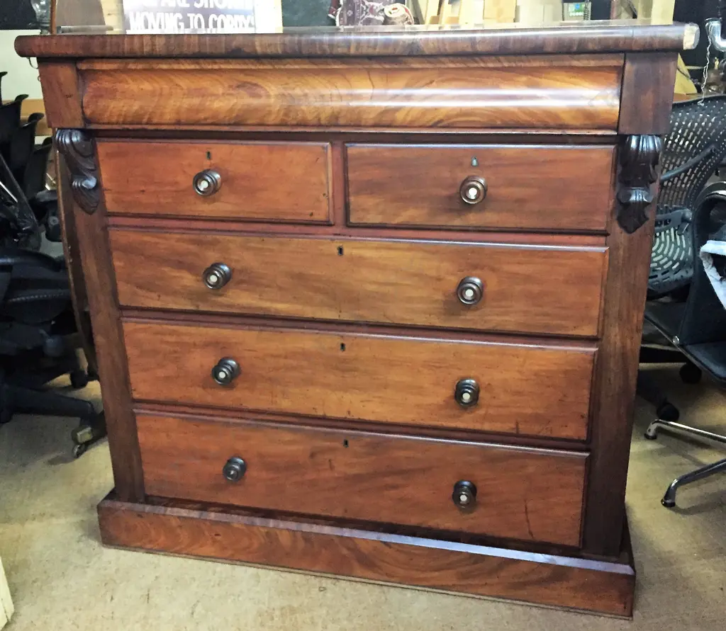 A Victorian flame mahogany gentleman's chest Image 1++