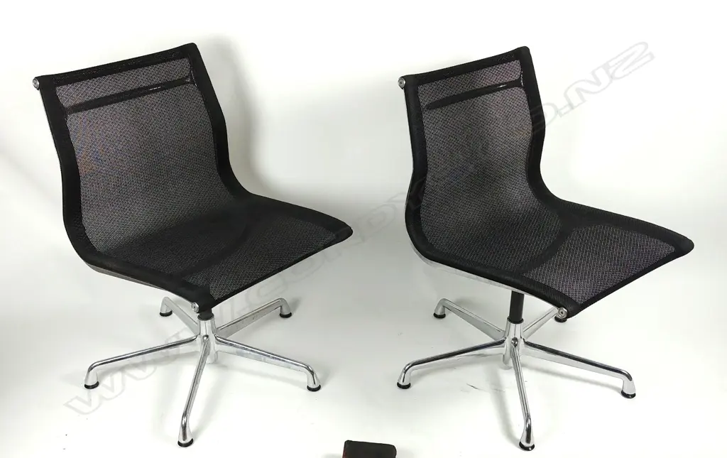 Set of 6 genuine Herman Miller - Charles Eames aluminium 'Group' side chairs(EA330) Image 1++