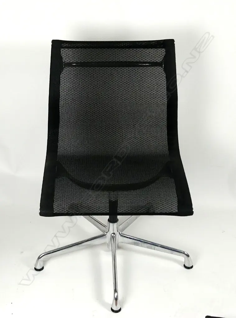 A genuine Herman Miller - Charles Eames aluminium 'Group' side chair(EA330) Image 1++