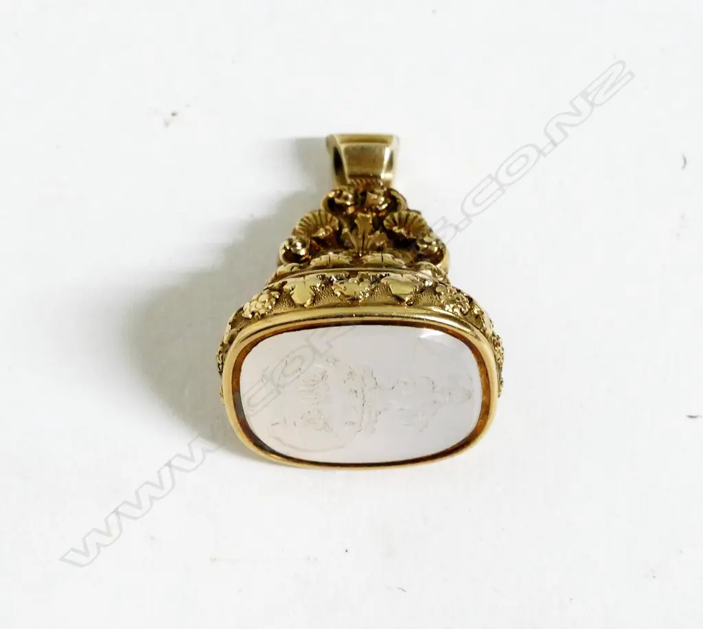 A 15ct. gold seal Image 1++