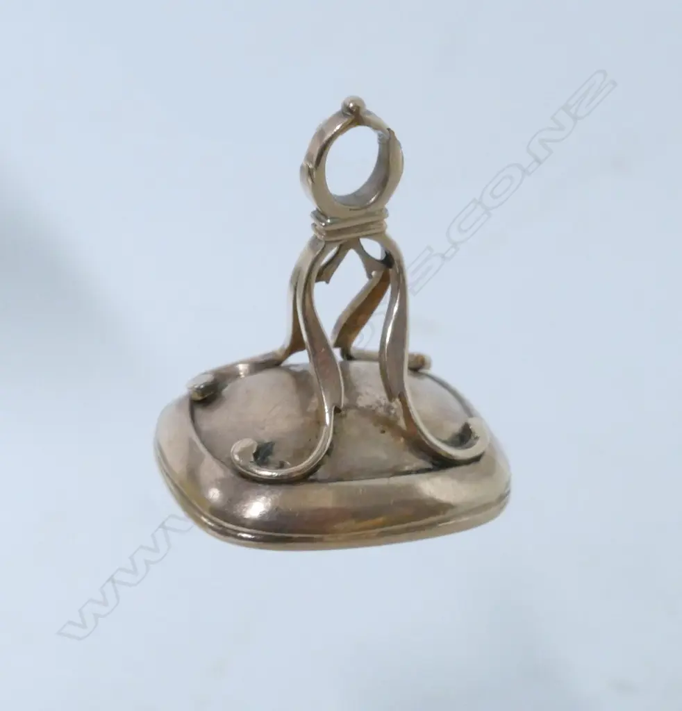 A George III 9ct. rose gold seal Image 1++