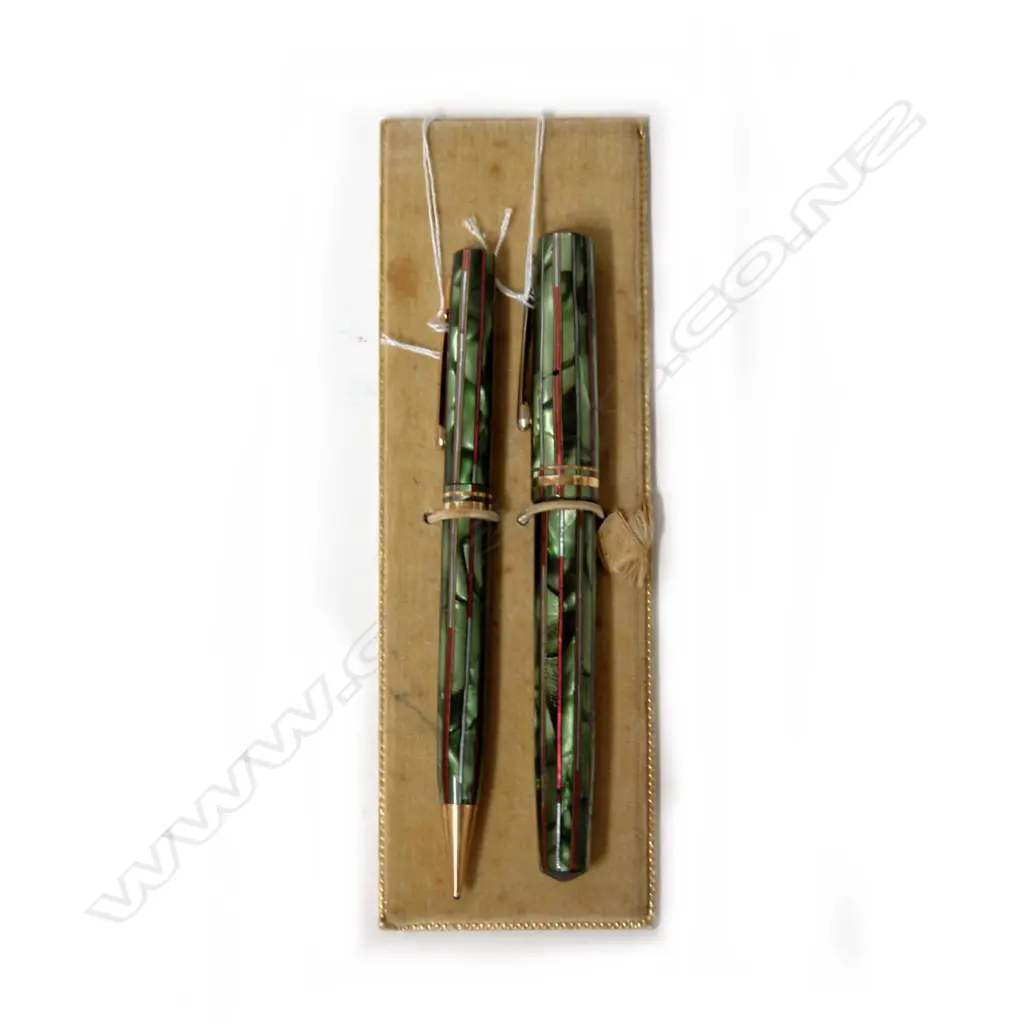 A pair of Wahl-Eversharp fountain pens and a propelling pencil Image 1++