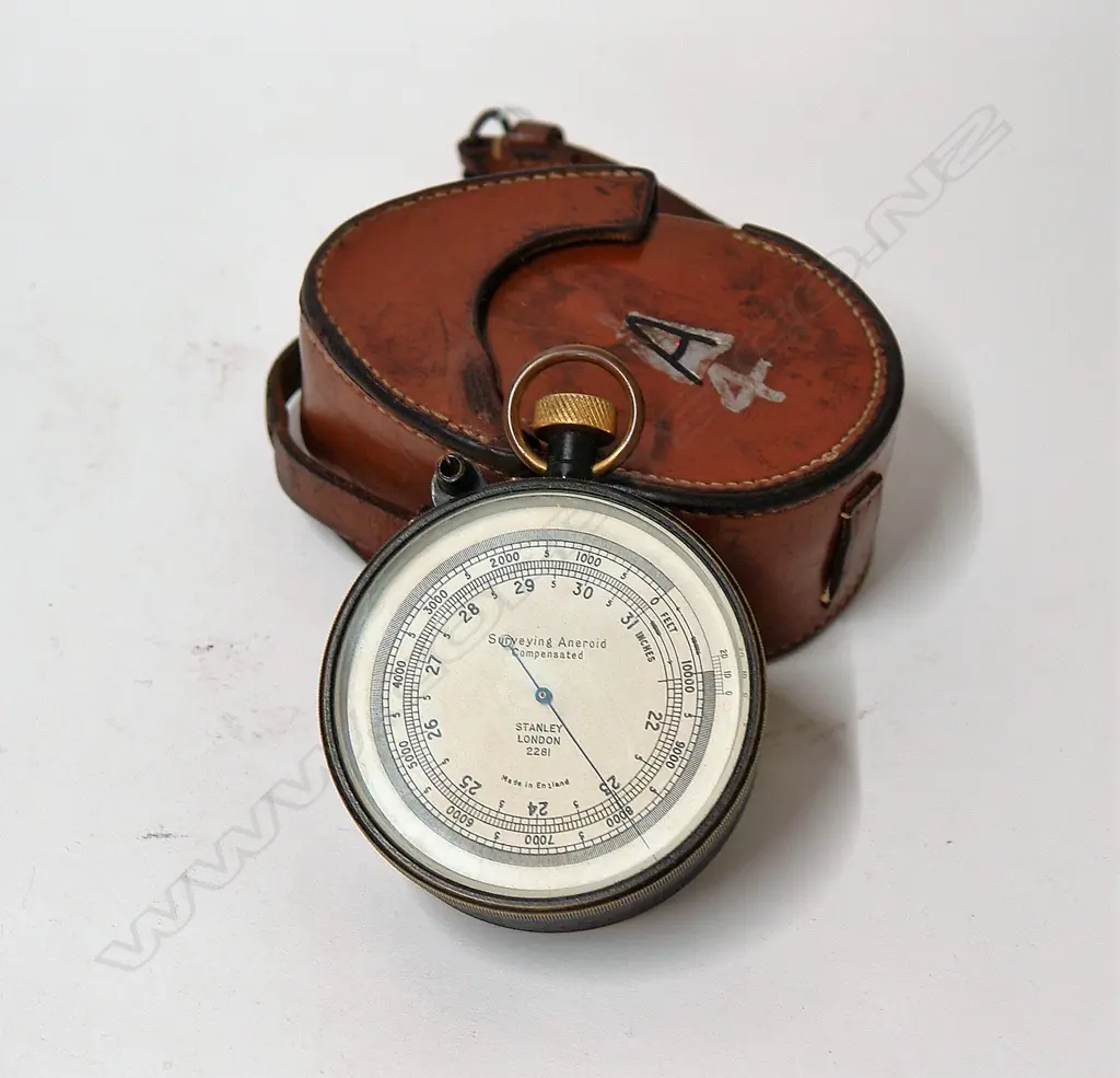 An early 20thC Stanley 'Surveying Aneroid Compensated' pocket barometer/altimeter Image 1++