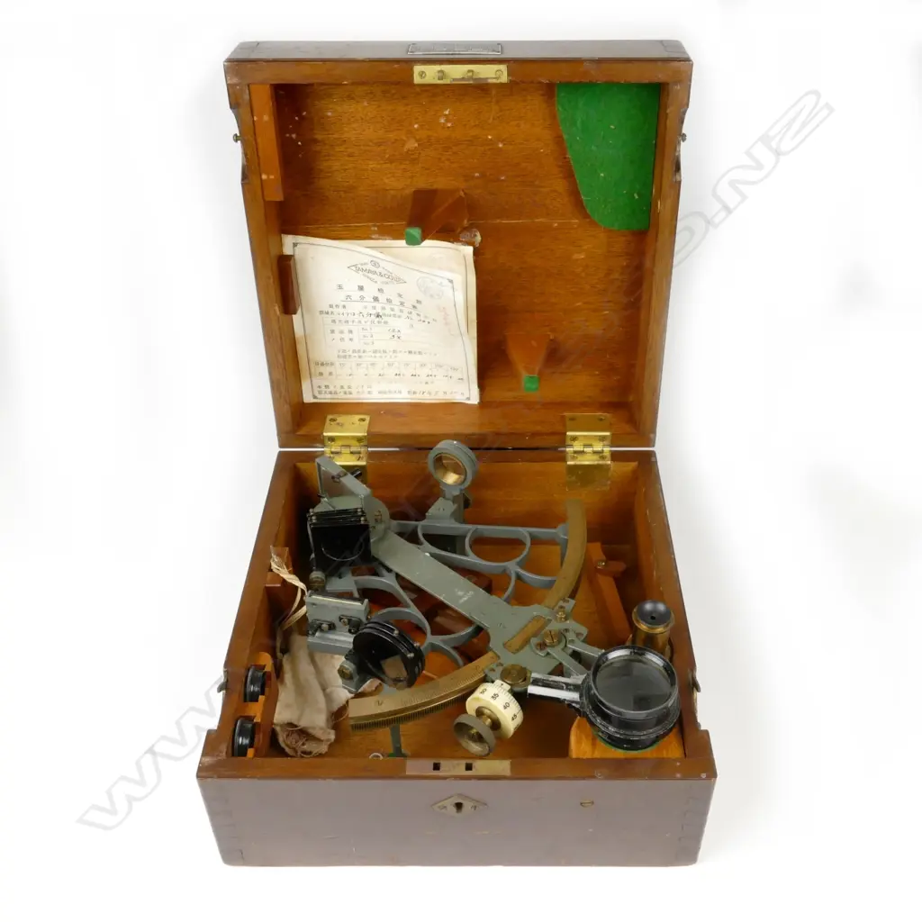 A vintage Japanese Tamaya & Co. Ltd ship's sextant Image 1++