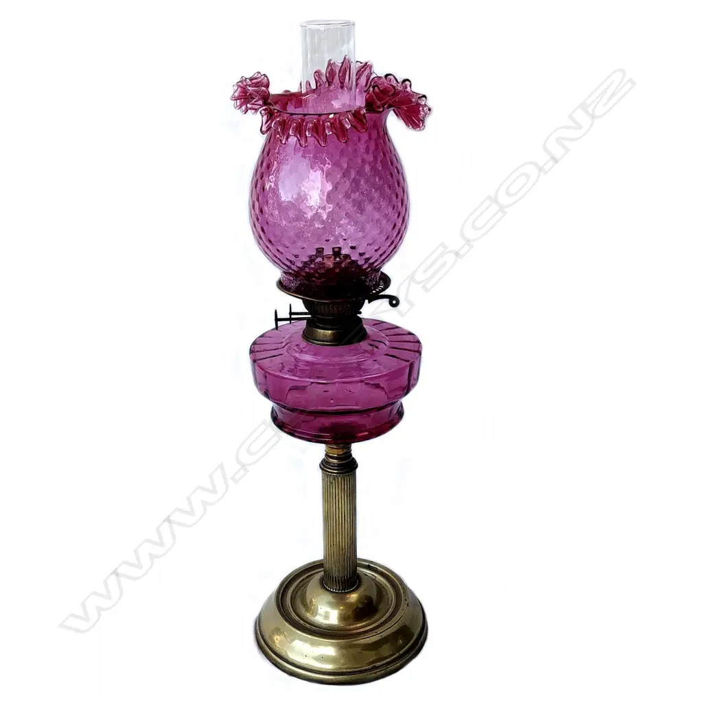 A good Victorian brass reeded column oil lamp Image 1++