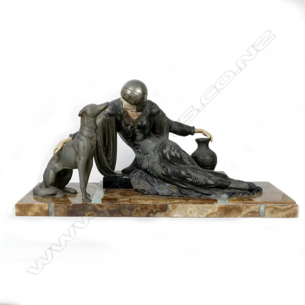 An Art Deco figure group Image 1++
