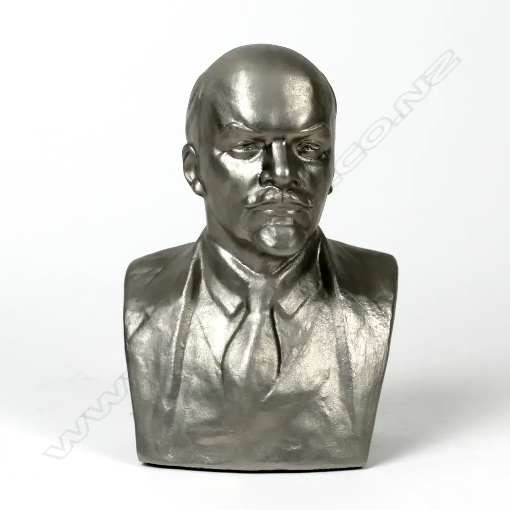 A cast aluminium bust of Vladimir Lenin Image 1++