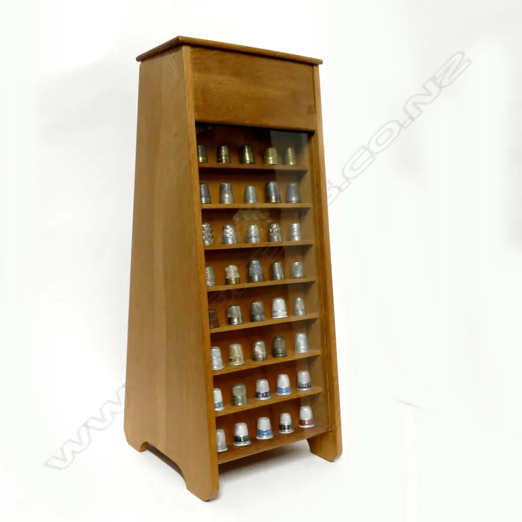 A collection of 80 thimbles Image 1++